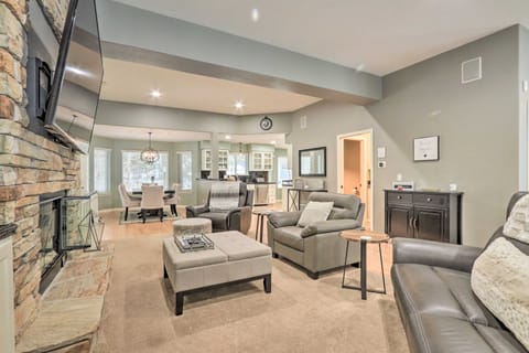 Crystal Bay Home w/ Fireplace Near Ski Resorts House in Post Falls