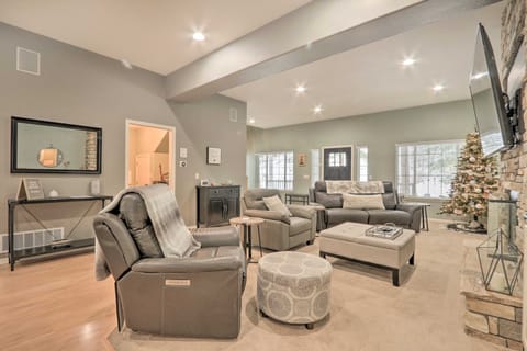 Crystal Bay Home w/ Fireplace Near Ski Resorts House in Post Falls