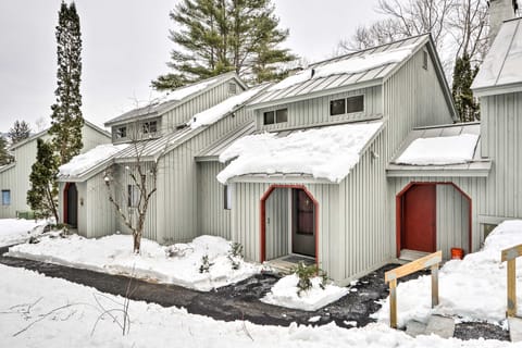 Hartford Escape w/ Fire Pit ~ 3 Mi to Ski & Golf! Apartment in Quechee