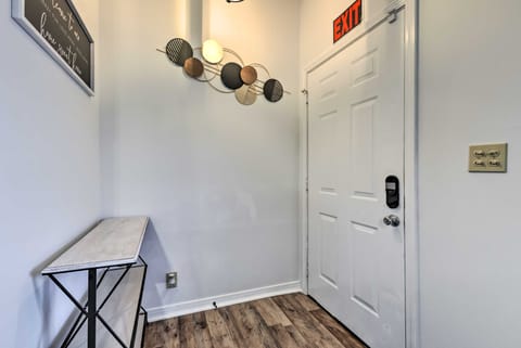 Ocean Springs Home w/ Sunroom ~ 5 Mi to Beach House in Harrison County