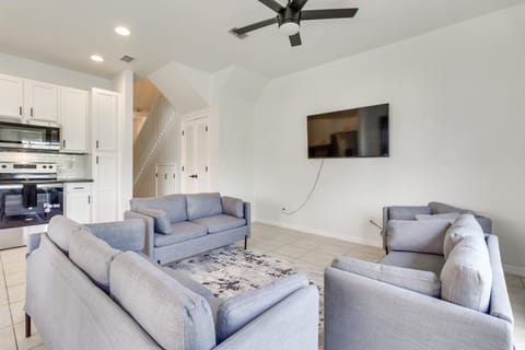 Kissimmee Townhome w/ Pool Access ~ 7 Mi to Disney Apartment in Kissimmee