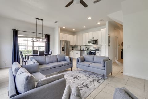 Kissimmee Townhome w/ Pool Access ~ 7 Mi to Disney Apartment in Kissimmee