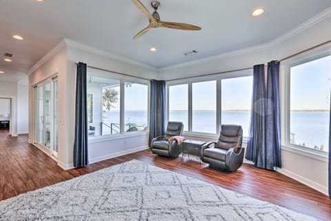 Beautiful Waterfront Getaway w/ Dock! House in Alabama