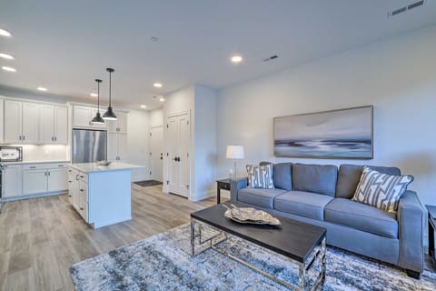 Downtown Traverse City Condo: 32 Mi to Ski Slopes! Apartment in Traverse City