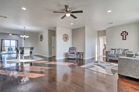 Peaceful Atascosa Home w/ Balcony & Deck! House in San Antonio