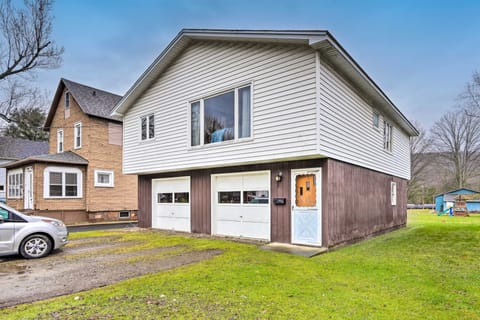 Salamanca Home ~ 9 Mi to Holiday Valley Resort House in Cattaraugus