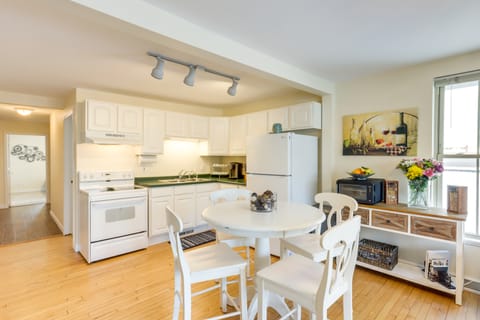 Cozy Delafield Apartment - Walk to Lake! Apartment in Wisconsin