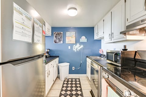 Updated Resort Condo, Walk to Myrtle Beach! Apartment in Myrtle Beach