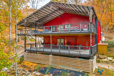 Private Shore Access & Games: Lakefront Getaway! House in Beaver Lake