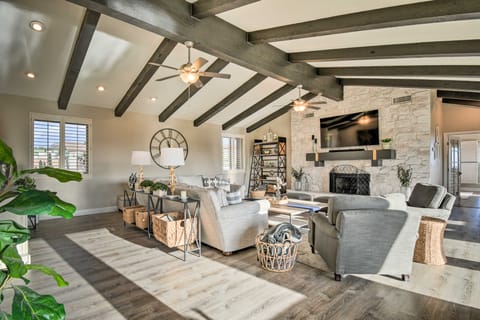 Mtn-View Golfer's Oasis! Luxe Fountain Hills Home House in Fountain Hills