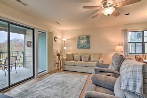 Branson Getaway ~ 7 Mi to Silver Dollar City! Apartment in Branson