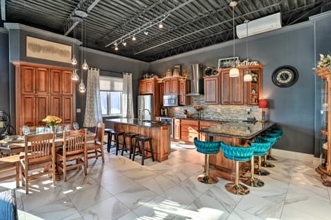 Regal River Retreat in the Heart of Yankton! Apartment in Yankton