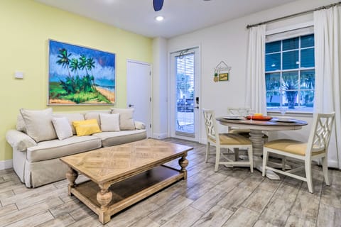 Tropical Cottage w/ Hot Tub Near Disney! House in Bay Lake