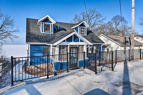 Lakefront Home w/ Gorgeous Sunsets, Kayaks, & Pier House in Wisconsin