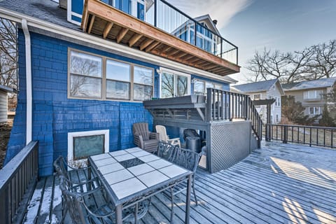 Lakefront Home w/ Gorgeous Sunsets, Kayaks, & Pier House in Wisconsin