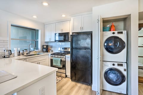 San Clemente Condo w/ Gorgeous Views: Near Beach! Apartment in San Clemente