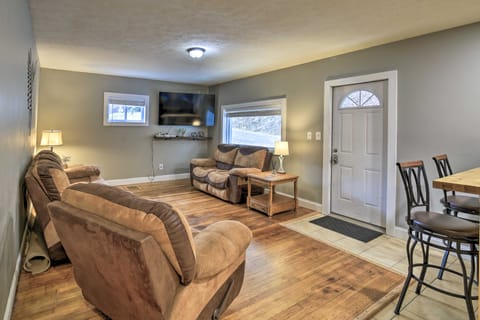 Mullens Cabin w/ Gas Grill & Mountain Views! House in West Virginia