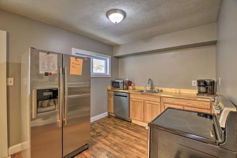 Mullens Cabin w/ Gas Grill & Mountain Views! House in West Virginia