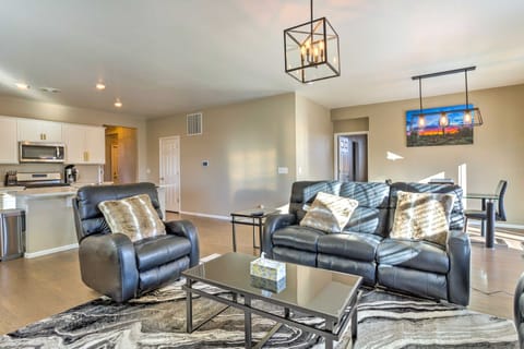 10 Mi to DIA: Spacious Aurora House w/ Yard! House in Commerce City