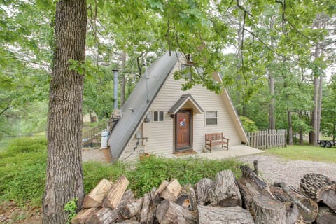 Lake Hamilton Cabin: Boating Getaway! House in Garland County