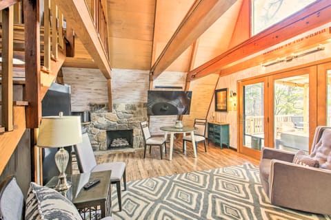 Lake Hamilton Cabin: Boating Getaway! House in Garland County