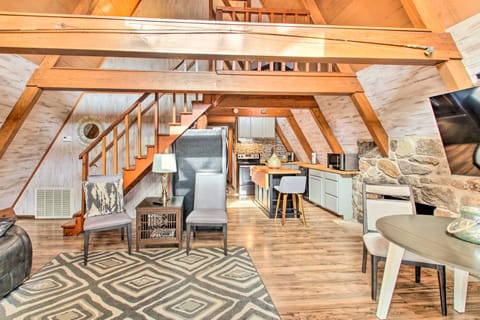 Lake Hamilton Cabin: Boating Getaway! House in Garland County