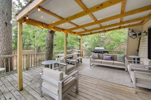 Lake Hamilton Cabin: Boating Getaway! House in Garland County