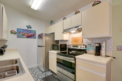 2 Mi to Surfside Beach! Myrtle Beach Condo Apartment in Garden City