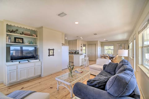 Gulf Shores Rental w/ Large Porch - Walk to Beach House in Alabama