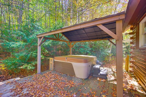 Andover Cabin Retreat w/ Hot Tub & Fireplace! House in Andover