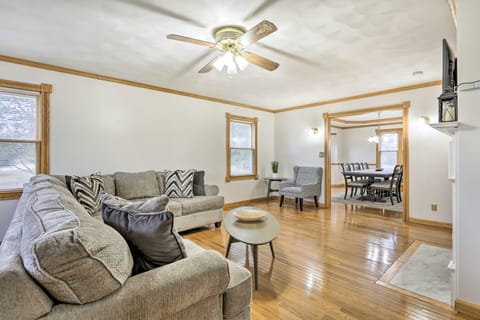 Nature’s Haven Farmhouse in Pickerington w/ Deck House in Pickerington