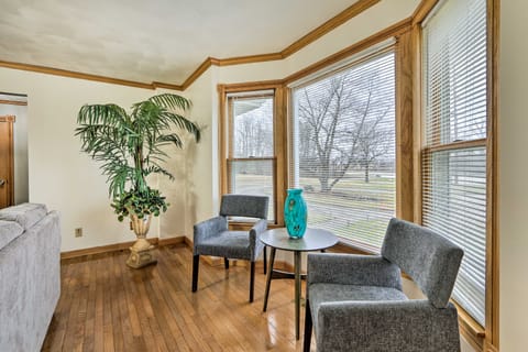 Nature’s Haven Farmhouse in Pickerington w/ Deck House in Pickerington
