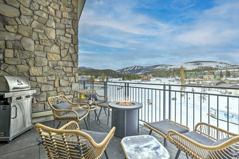 Condo w/ Mountain Views in Heart of Downtown! Apartment in Fraser