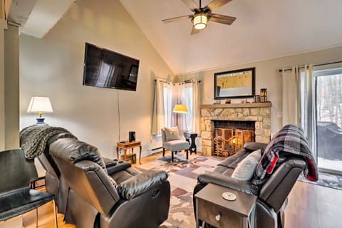 Peaceful Poconos Escape w/ Lake Access & Hiking! Apartment in Kidder Township