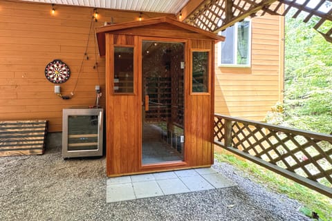 21 Mi to Gore Mtn: Adirondack Oasis w/ Sauna House in Capital District, NY, USA