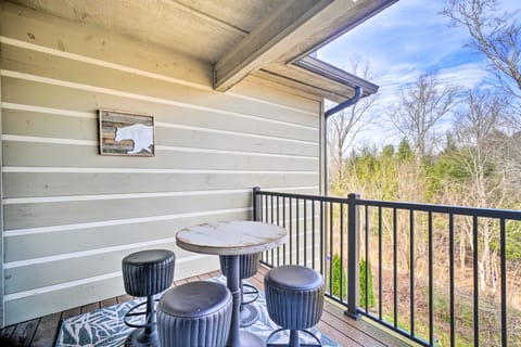 Chic Townsend Condo w/ Saltwater Pool! Apartment in Sevier County