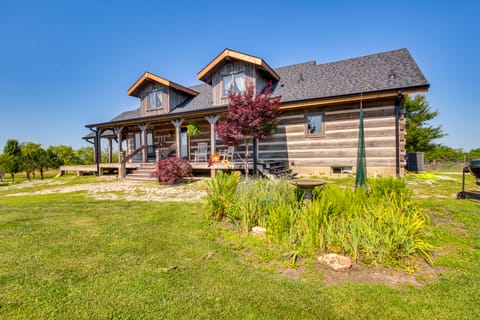 Peace & Quiet on Alpaca Farm! Paola Studio Apartment in Ozark Mountains