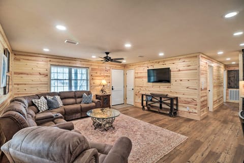 Greers Ferry Home on 40 Acres 1/4 Mi to Lake! House in Greers Ferry Lake