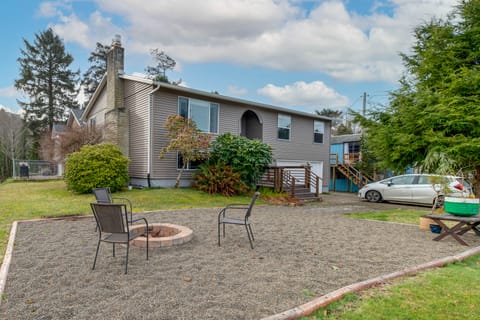 Rockaway Beach Vacation Rental: Walk to Ocean House in Rockaway Beach