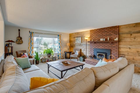 Rockaway Beach Vacation Rental: Walk to Ocean House in Rockaway Beach