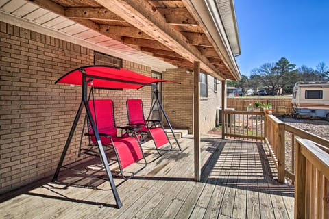 Central Hot Springs Family Home w/ Deck! House in Piney