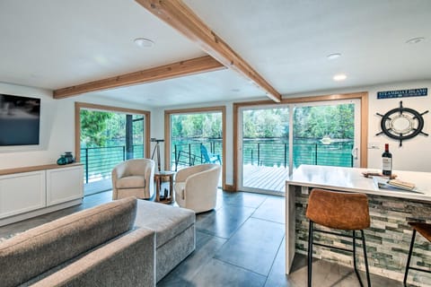 Dreamy Bayfront Cabin w/ View, Dock & Kayaks House in Puget Sound