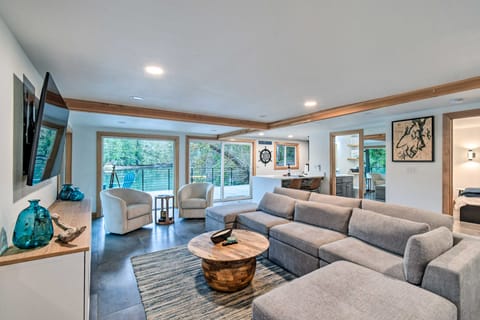 Dreamy Bayfront Cabin w/ View, Dock & Kayaks House in Puget Sound