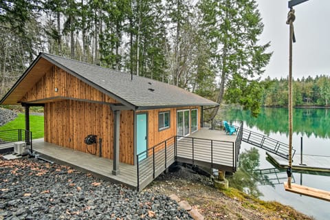 Dreamy Bayfront Cabin w/ View, Dock & Kayaks House in Puget Sound