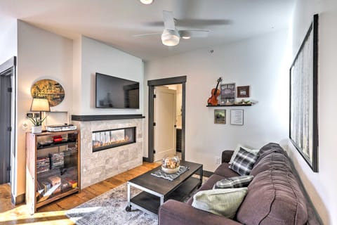 Modern Mountain Getaway, Walk to Grand Lake! Apartment in Grand Lake