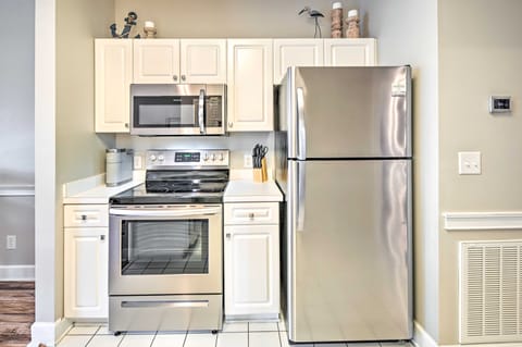 Steps to Pool: Myrtle Beach Vacation Rental! Apartment in Carolina Forest