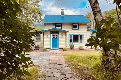 Catskills Cottage w/ Deck, 7 Mi to Hunter Mtn Cottage in Capital District, NY, USA