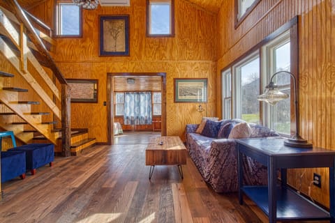 Catskills Cottage w/ Deck, 7 Mi to Hunter Mtn Cottage in Capital District, NY, USA