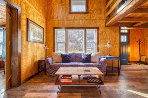 Catskills Cottage w/ Deck, 7 Mi to Hunter Mtn Cottage in Capital District, NY, USA