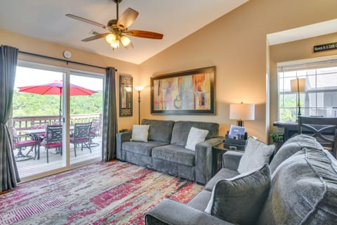 Near Silver Dollar City! Condo w/ Hot Tub & Lake Apartment in Indian Point